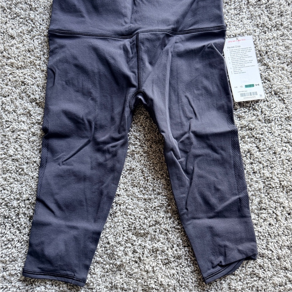 Women’s 10 lululemon crop Leggings
